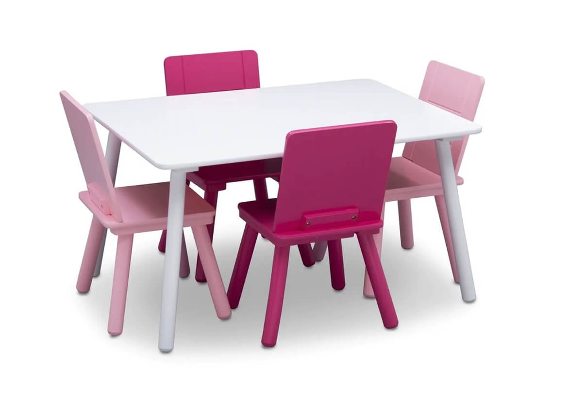 PETIT POUCE FACTORY Table and four white / pink model chairs